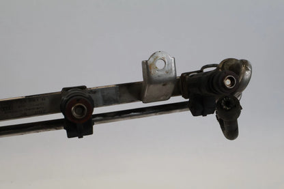 2002-2004 VOLKSWAGEN JETTA AT FUEL INJECTION RAIL W/ INJECTORS 06A-133-681-B