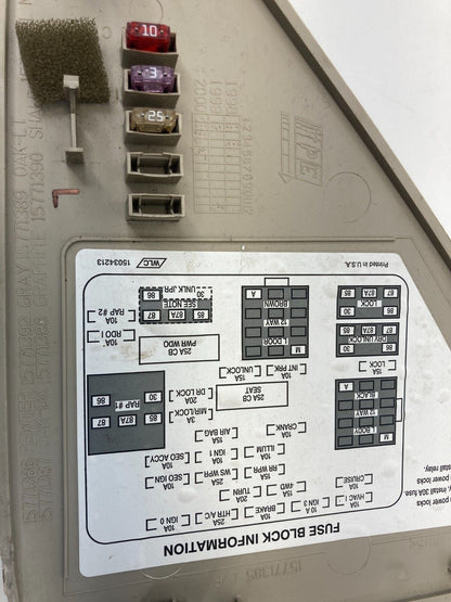 2000-2006 GMC Yukon Tahoe Left Dash End Cap Interior Fuse Box Cover 15771385
