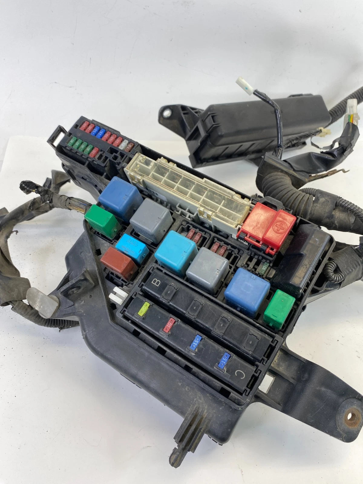 2004-2009 Toyota Prius 1.5L AT Engine Compartment Fuse Relay Box w Small Fuse