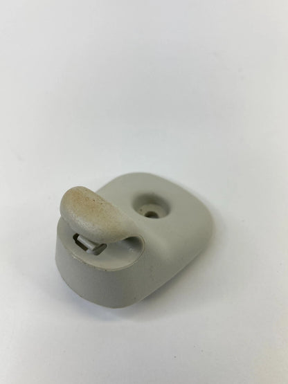09 10 DODGE JOURNEY RIGHT PASSENGER SIDE SUN VISOR SUNVISOR RETAINER CLIP OEM