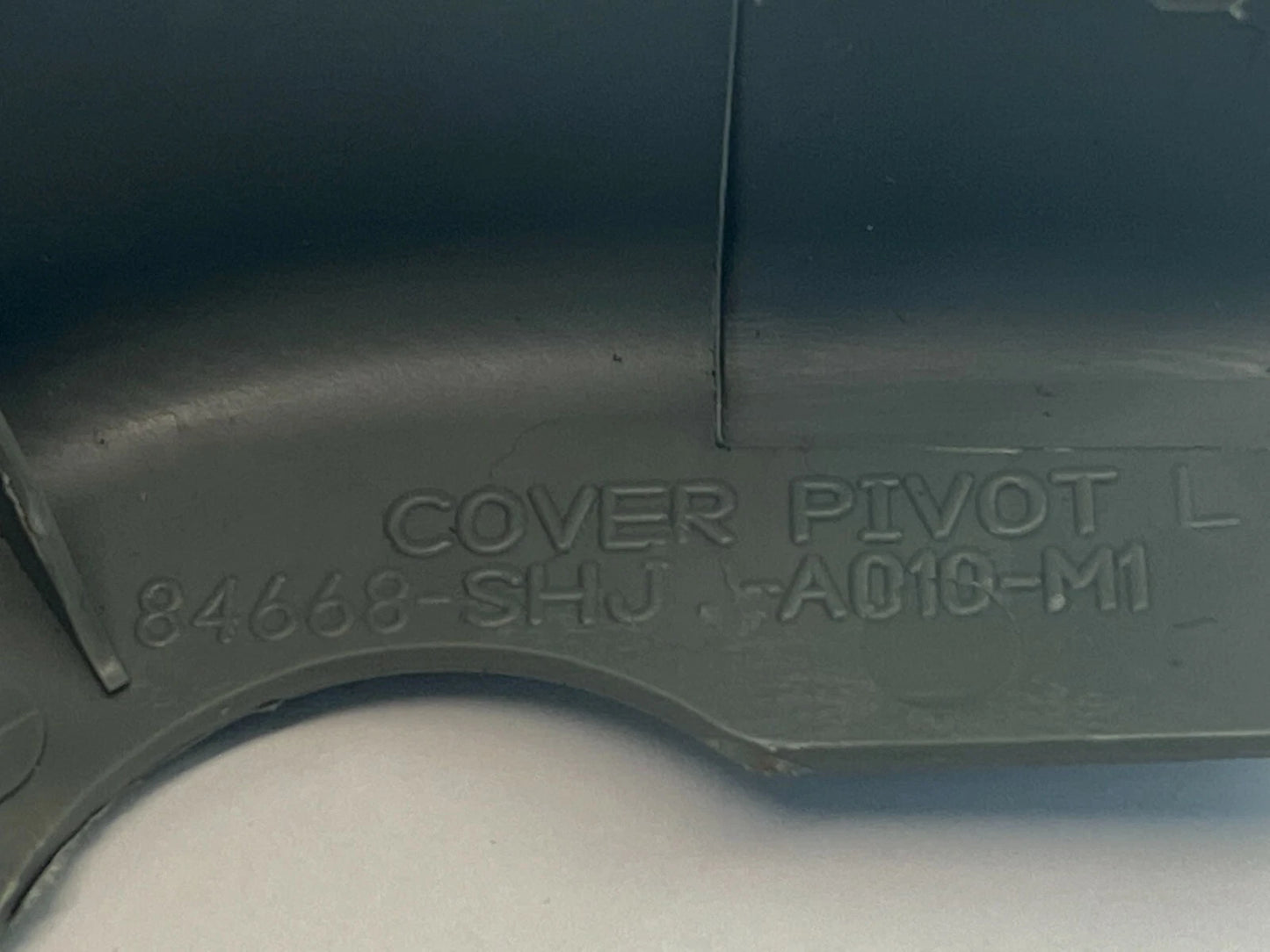 2008-2010 HONDA ODYSSEY LEFT DRIVER SIDE TRIM PANEL PIVOT BRACKET 84668-SHJ-A010