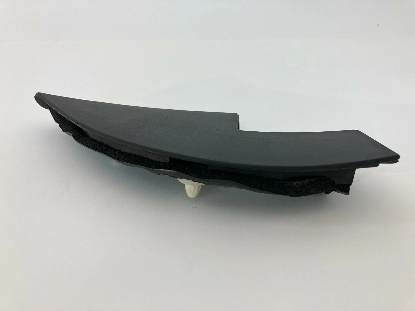 2007 2008 HYUNDAI ENTOURAGE FRONT RIGHT SIDE INNER CORNER MIRROR TRIM COVER OEM