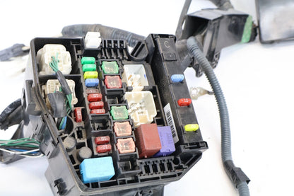 2007-2012 TOYOTA YARIS 1.5L L4 A/T ENGINE COMPARTMENT FUSE BOX JUNCTION BLOCK