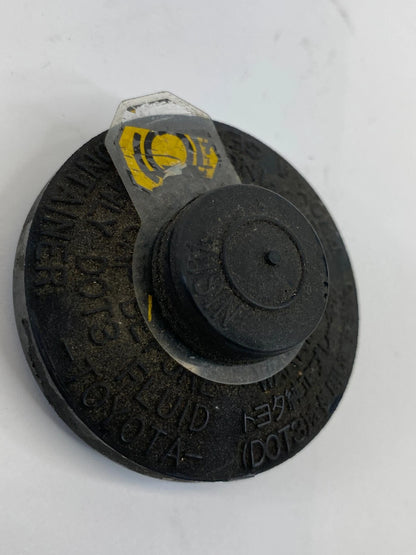 2001-2005 TOYOTA RAV4 BRAKE MASTER CYLINDER FLUID RESERVOIR CAP TOP OEM