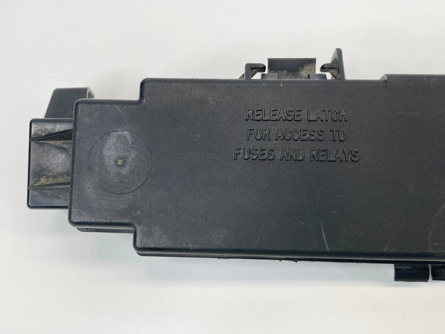 2002-2007 JEEP LIBERTY 3.7L ENGINE UNDER HOOD FUSE RELAY BOX COVER CAP TRIM OEM