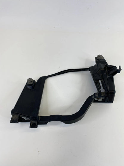 2006 2007 BMW 530XI FRONT LEFT SIDE HEADLIGHT HEADLAMP BRACKET SUPPORT 15373700