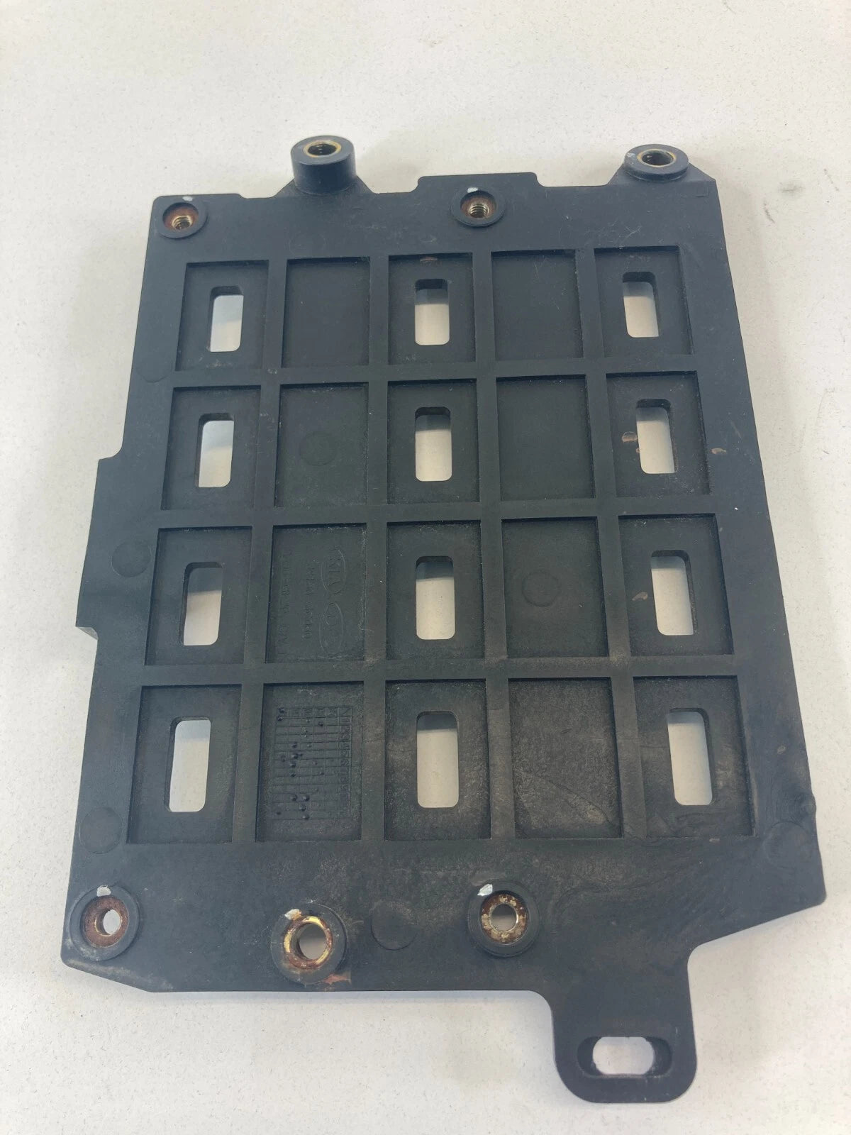 2006-2010 SEDONA 07 08 ENTOURAGE 3.8L ECM ECU MOUNT BRACKET 39150-3C060 OEM