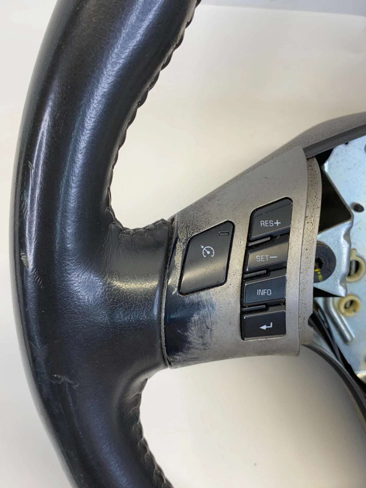 2009-2011 CHEVROLET HHR STEERING WHEEL WITH CRUISE CONTROL OEM 25932328