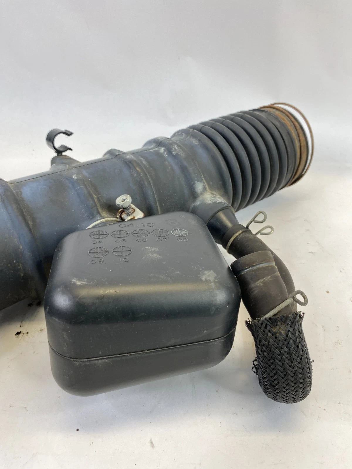 2006-2013 LEXUS IS250 2.5L AIR INTAKE HOSE TUBE RESONATOR OEM 17881-31120