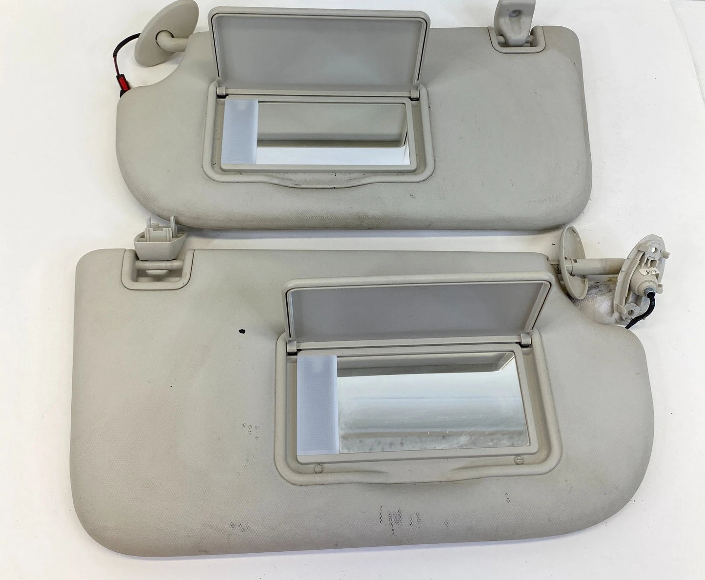 2012-2015 FORD FOCUS SUN VISOR SET PAIR DRIVER LEFT PASSENGER RIGHT W / MIRROR