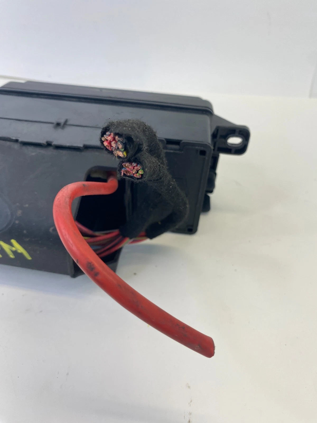 2004-2008 MINI COOPER 1.6L L4 M/T ENGINE BAY FUSE RELAY BOX 3449504-01 OEM