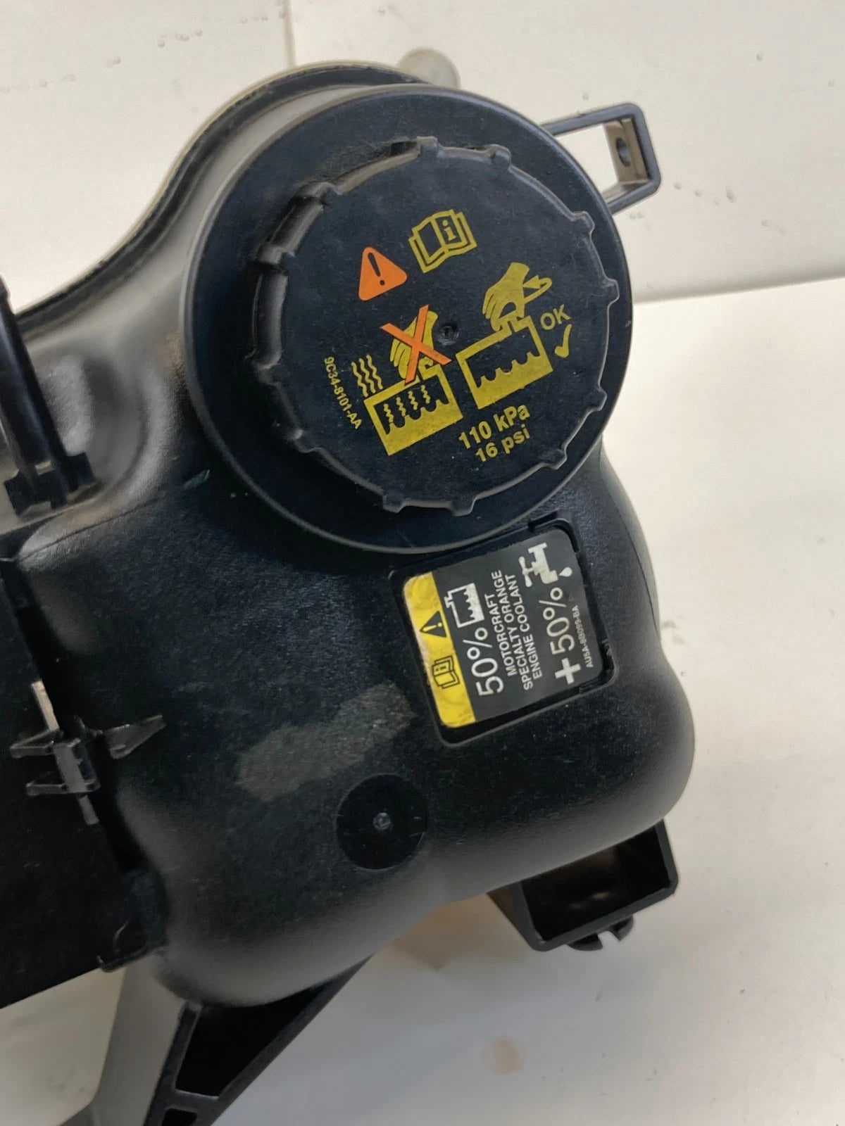 2013-2019 Ford Police Interceptor Sedan Engine Coolant Expansion Reservoir Tank