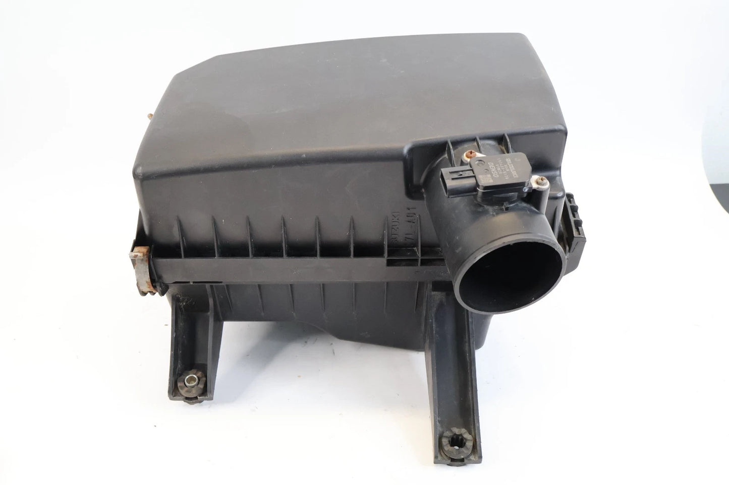 2010-2013 SUZUKI KIZASHI ENGINE AIR FILTER BOX INTAKE HOUSING 13700-57L00 OEM