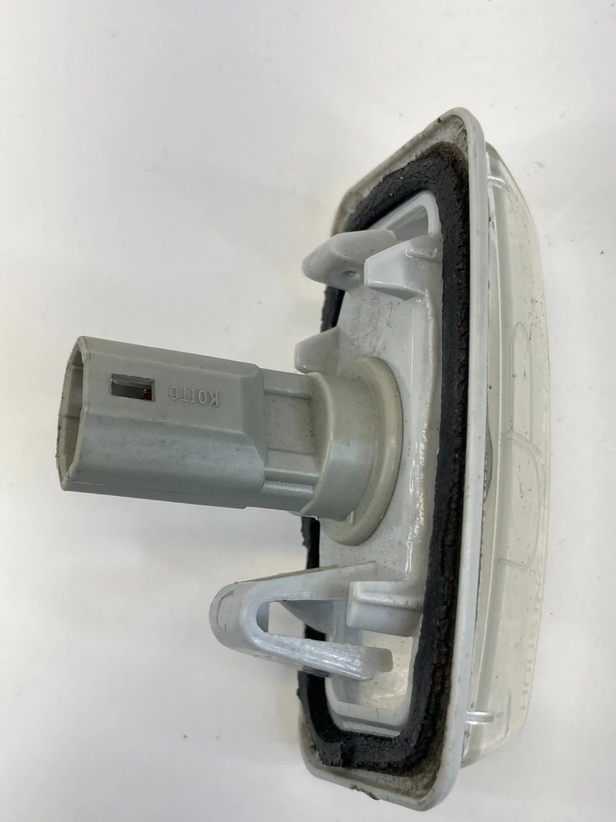 2003-2008 TOYOTA COROLLA 00-04 AVALON REAR TRUNK LICENSE PLATE LIGHT LAMP OEM