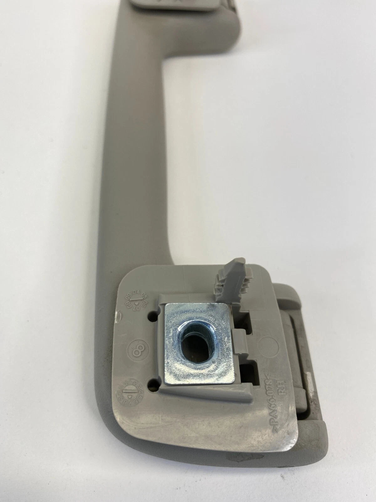 05-09 CHEVY TRAILBLAZER FRONT RIGHT SIDE INNER ROOF GRAB GRIP HANDLE 15269142
