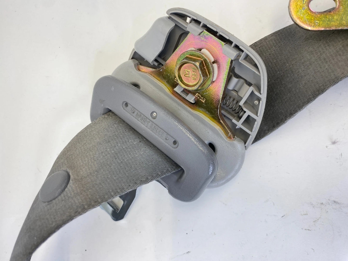 2004-2008 TOYOTA COROLLA FRONT RIGHT PASSENGER SIDE SEAT BELT RETRACTOR GRAY OEM