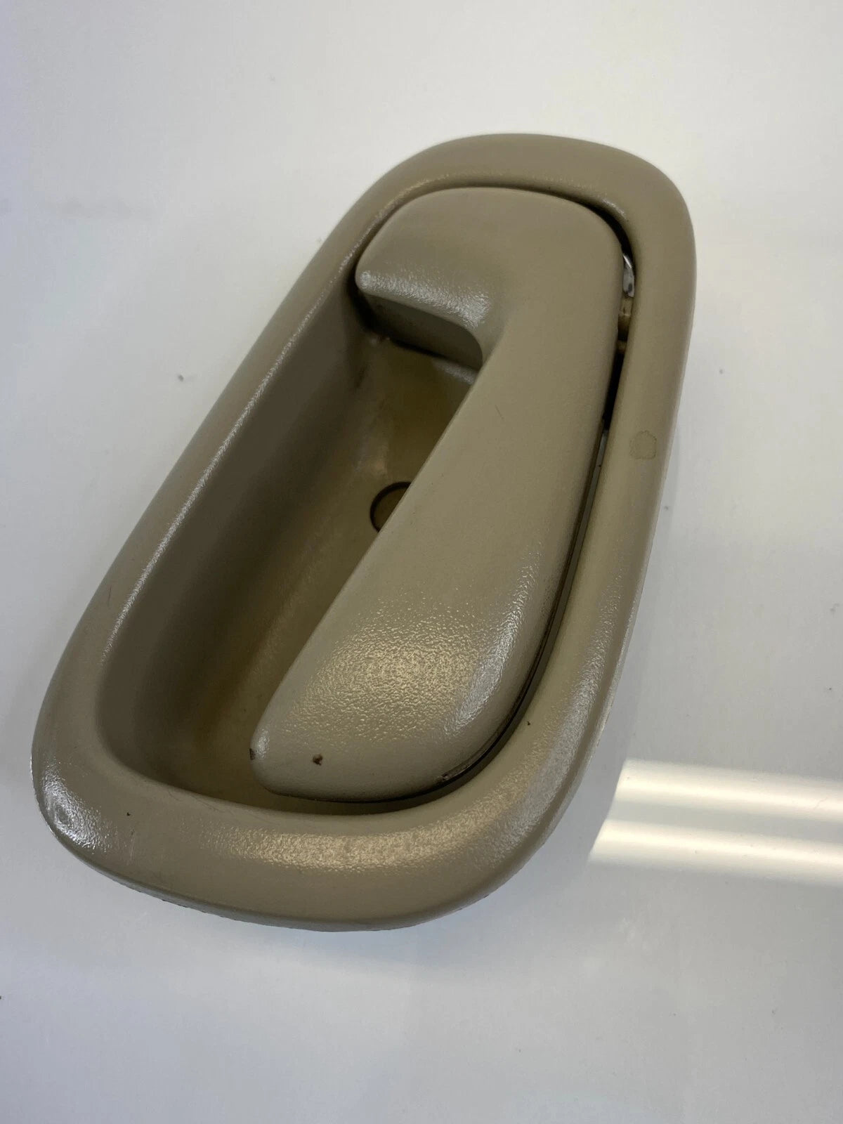 1998-2002 TOYOTA COROLLA REAR RIGHT SIDE INTERIOR DOOR HANDLE 69277-02050 OEM