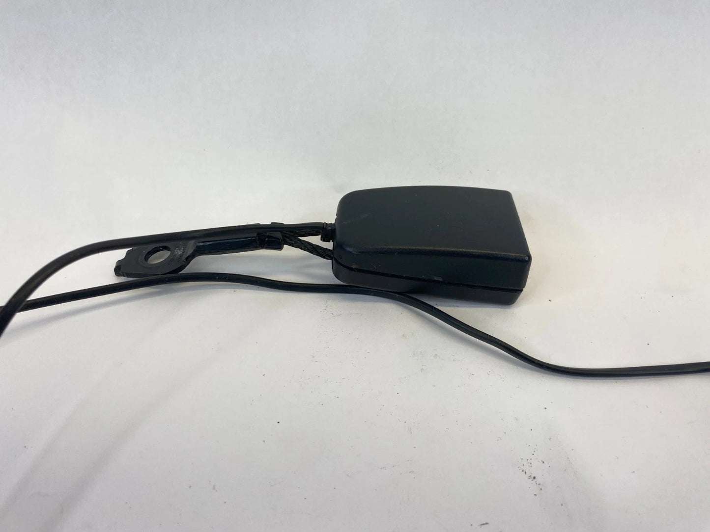 2010-2015 MERCEDES-BENZ GLK350 FRONT RIGHT SEAT BELT BUCKLE A240-860-2469 OEM