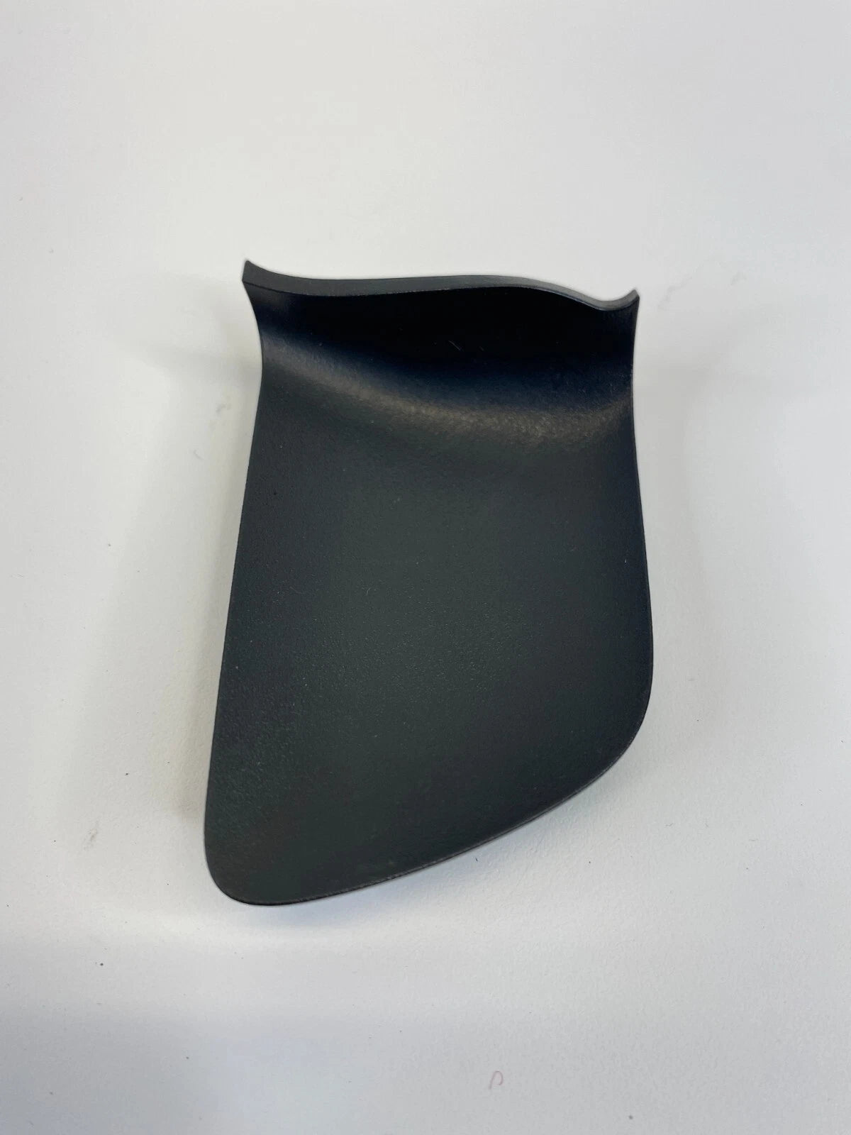 2004-2006 LEXUS RX330 FRONT RIGHT INNER DOOR PLUG SCREW COVER TRIM 69283-AA020-A