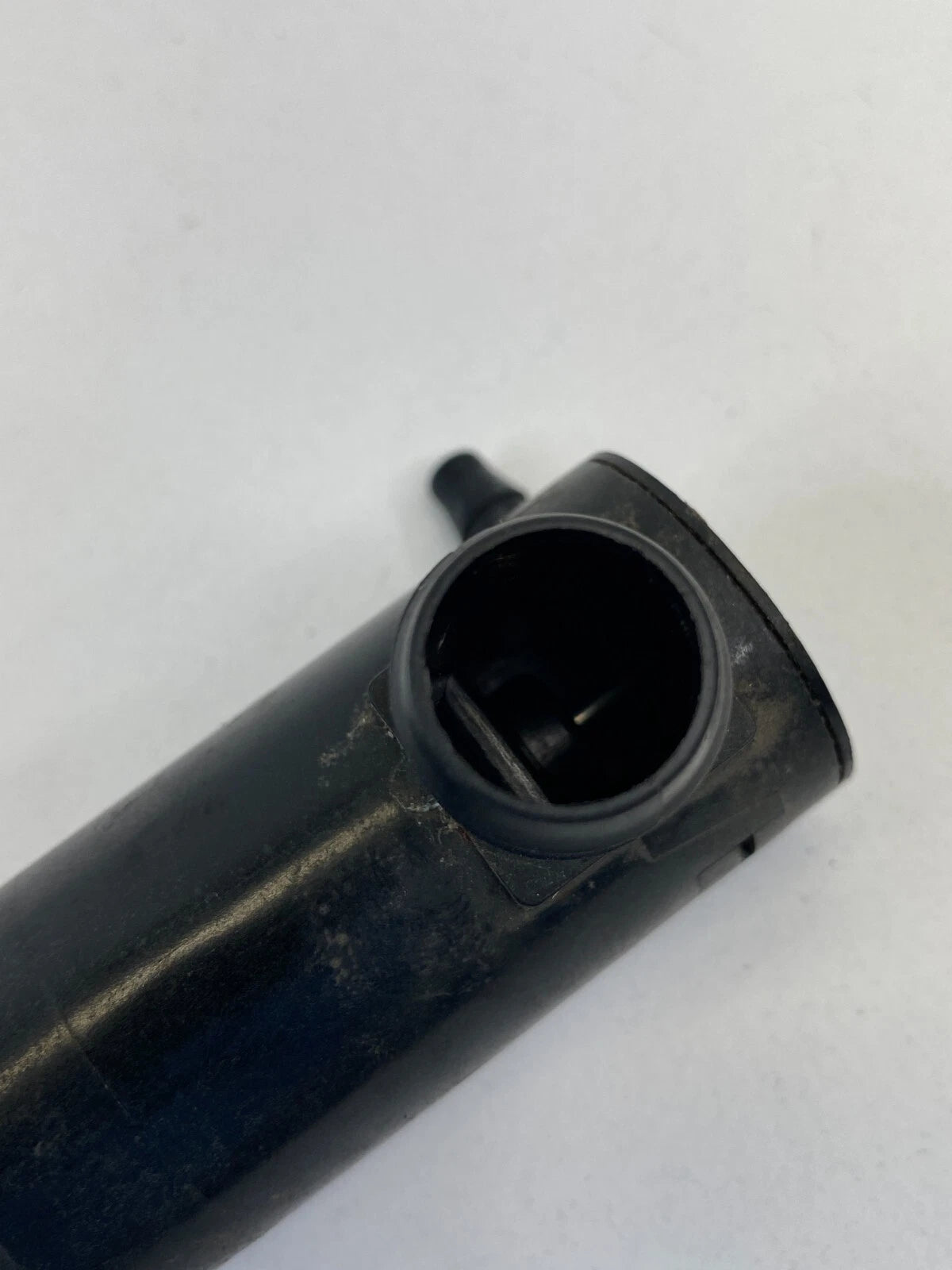 2001-2004 VOLVO S60 FRONT OR REAR WINDSHIELD WASHER PUMP ASSEMBLY 9169611 OEM