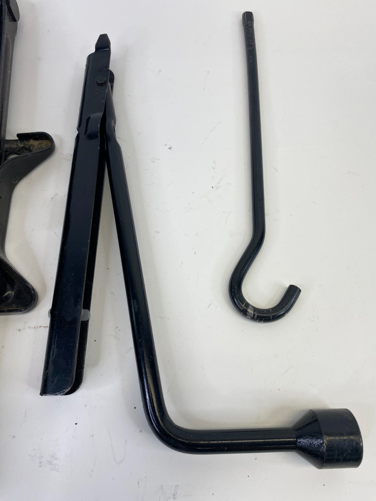 2010-2017 GMC Terrain Emergency Spare Tire Jack & Tool Assembly 22722565