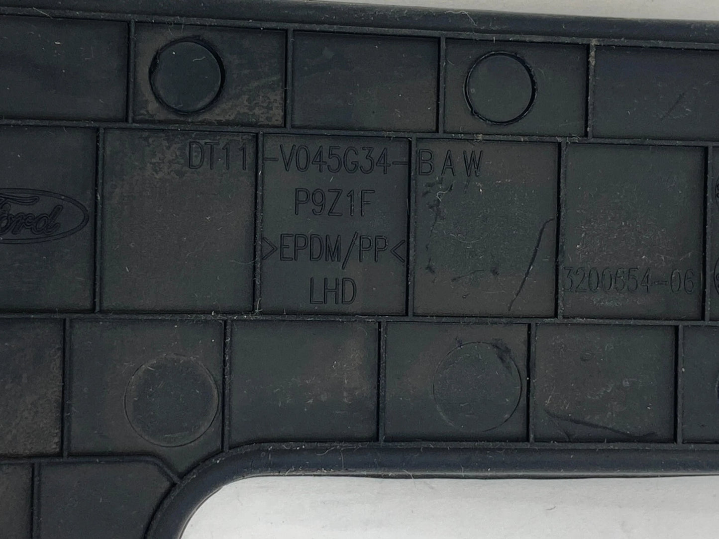 2014-2018 FORD TRANSIT CONNECT VAN CENTER CONSOLE RUBBER MAT DT11-V045G34-BAW