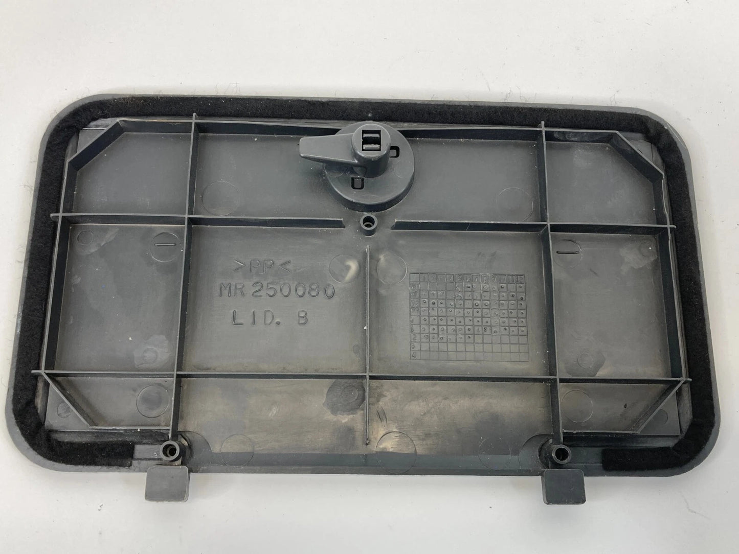 97-04 MITSUBISHI MONTERO SPORT REAR TRUNK LIFTGATE INTERIOR ACCESS COVER CAP OEM