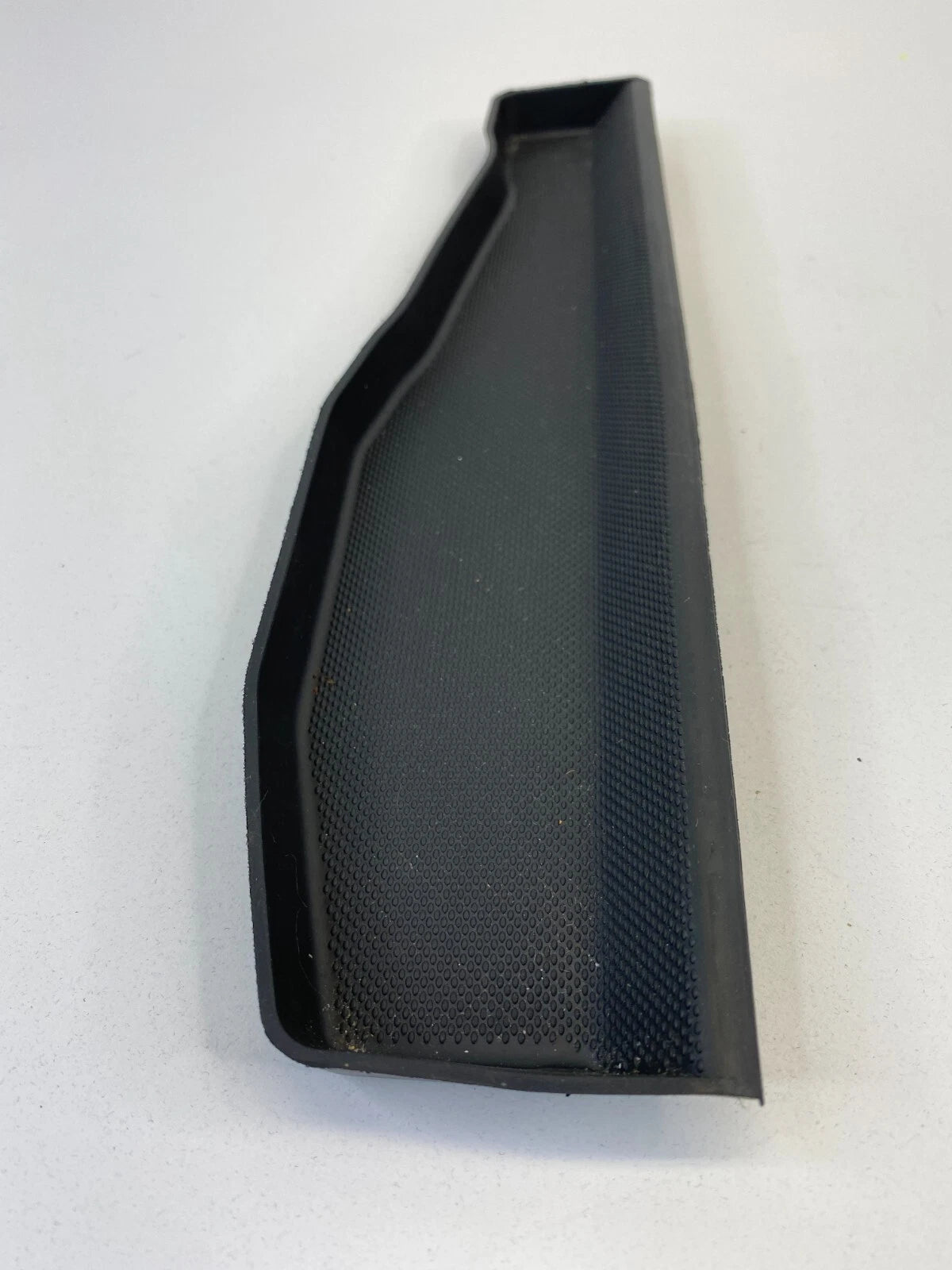 1998-2010 VOLKSWAGEN BEETLE GLOVE BOX STORAGE MAT INSERT LINER 1C1-858-165 OEM