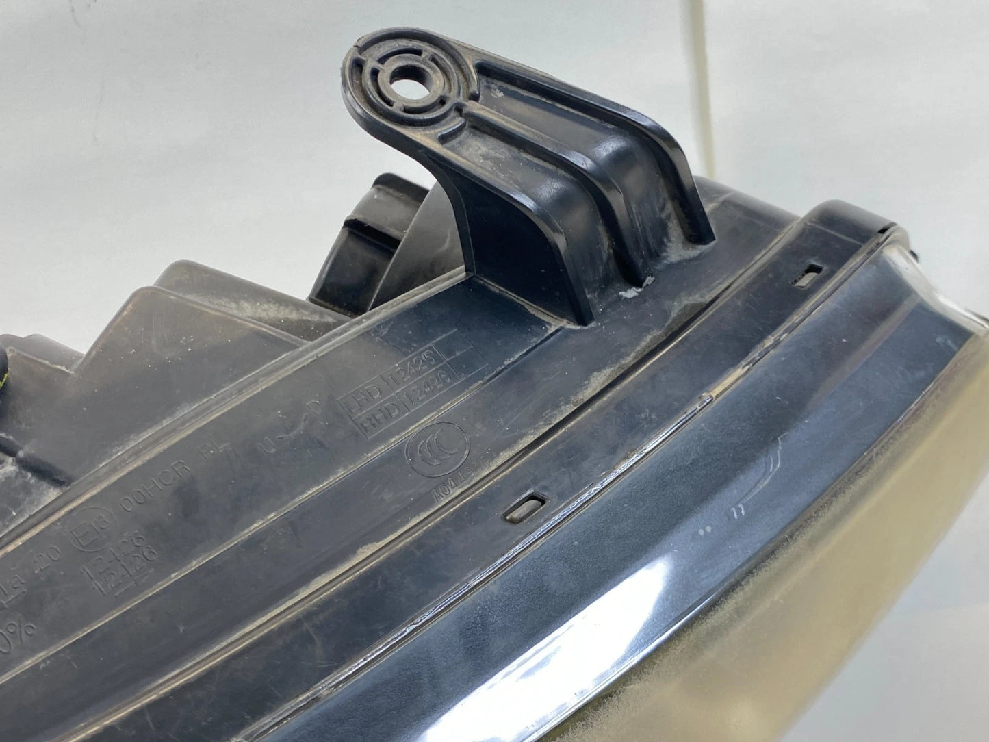 2010-2013 KIA FORTE SEDAN RIGHT PASSENGER SIDE HEADLIGHT LAMP OEM 92102-1MXXX