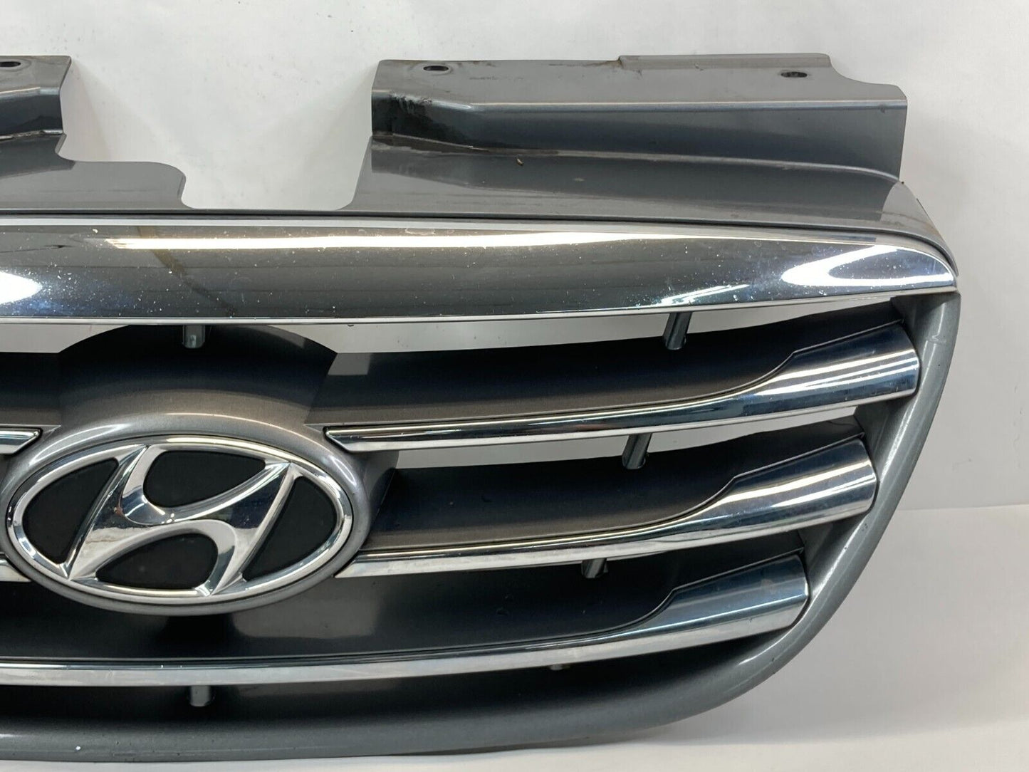 2010 Hyundai Elantra Sedan Front Bumper Center Upper Grill Grille 863512H500 OEM