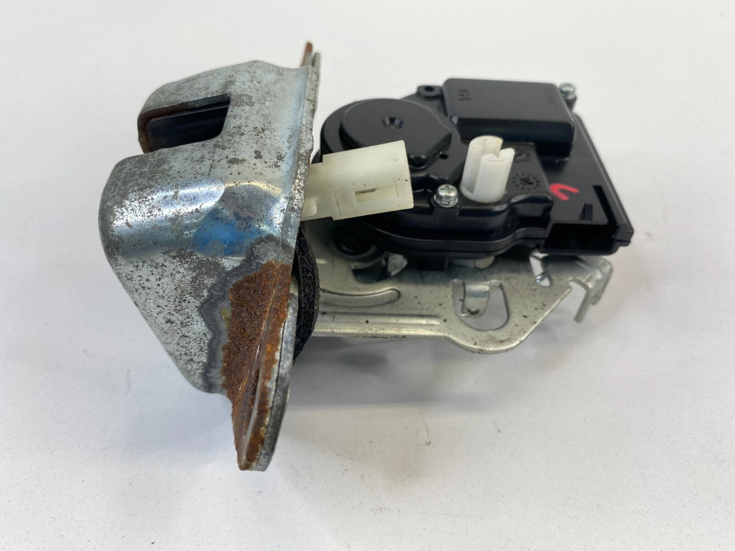 2009 2010 DODGE JOURNEY REAR TRUNK LIFTGATE LOCK LATCH ACTUATOR RELEASE OEM