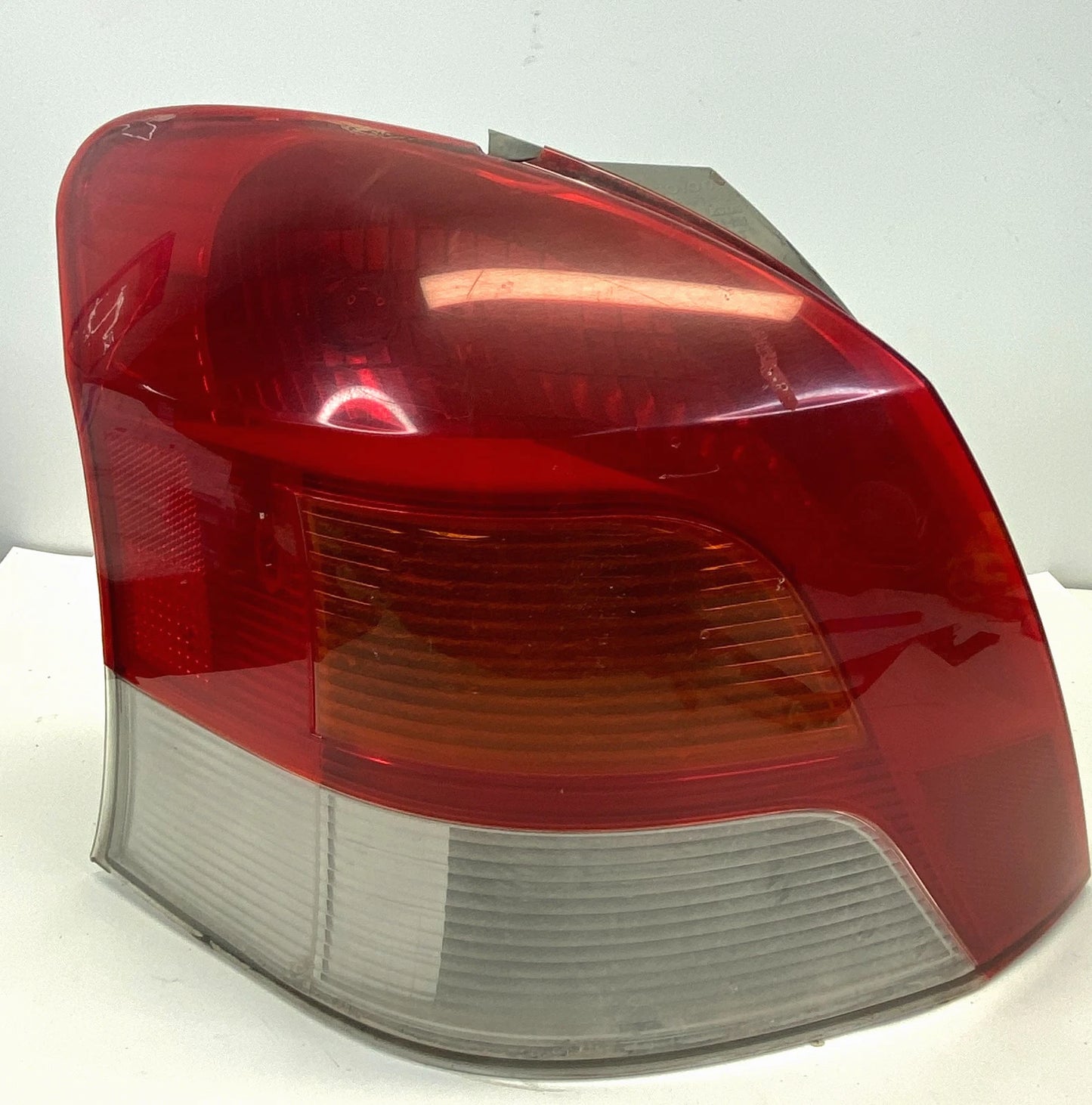 2009-2011 TOYOTA YARIS HATCHBACK REAR LEFT SIDE TAIL LIGHT LAMP HALOGEN OEM