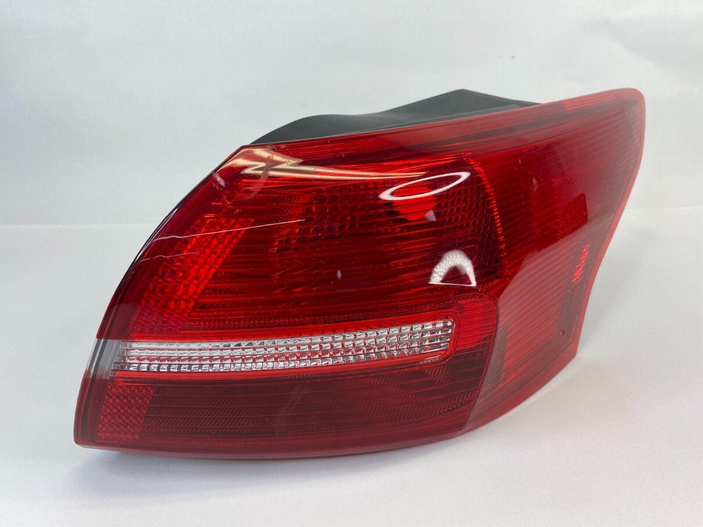 2015-2018 Ford Focus SE Sedan 2.0L 4-DR Right Tail Light Taillight F1EB-13404