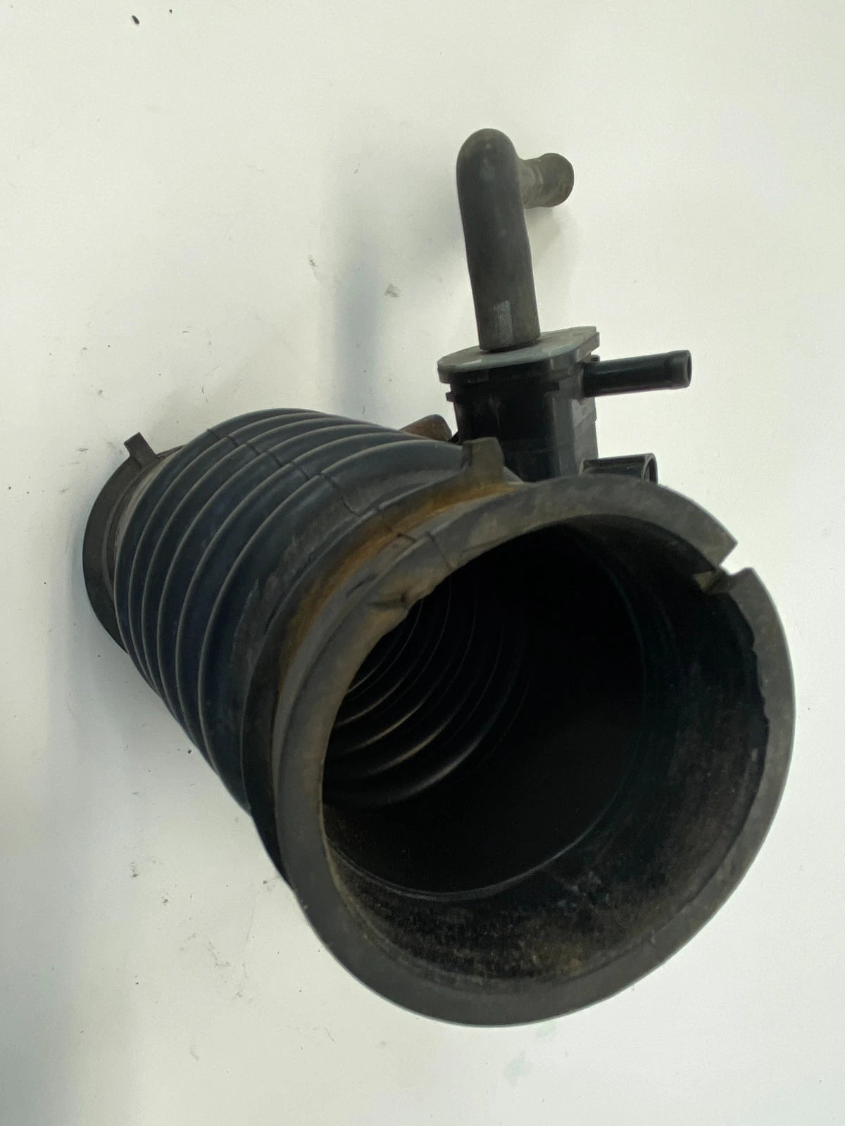 2006-2018 TOYOTA YARIS AIR INTAKE CLEANER HOSE INLET DUCT TUBE PIPE 17880-21091