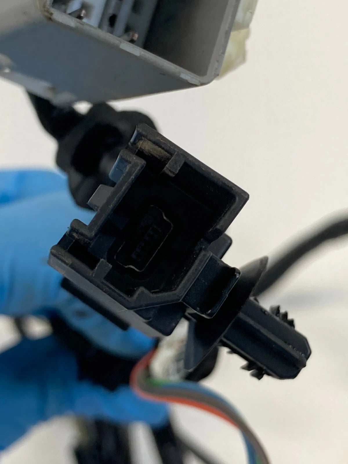 2014-2019 FORD FIESTA CENTER CONSOLE SECTION WIRE HARNESS D2BB-13E700-AC OEM