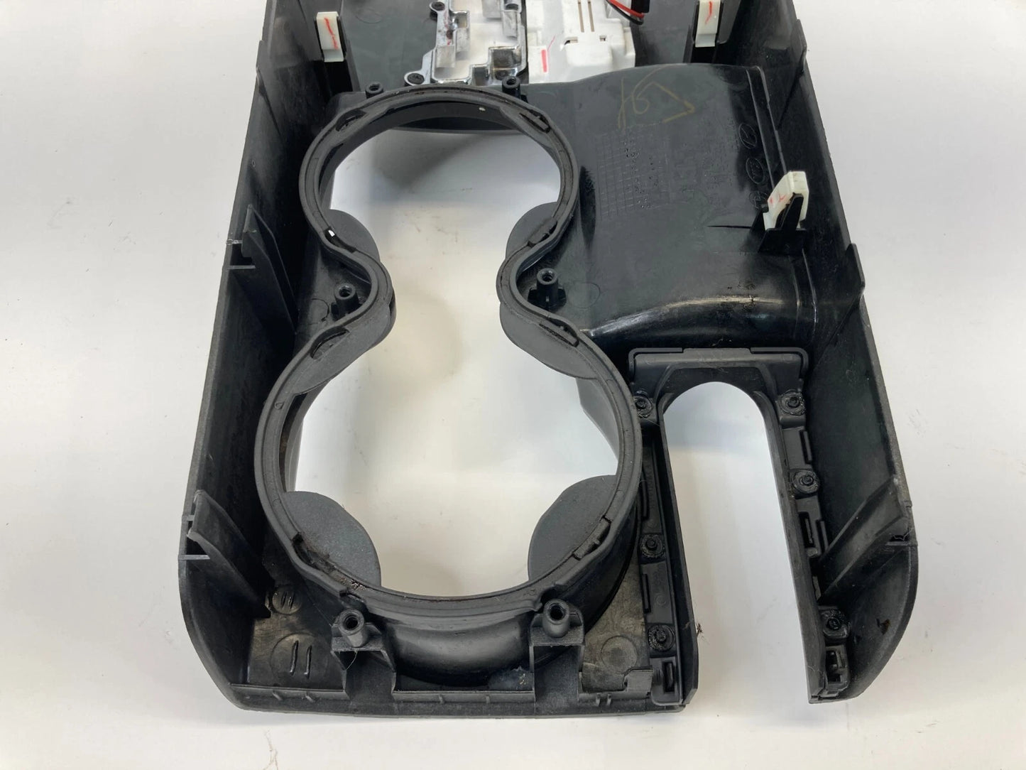 07 08 09 10 HYUNDAI ELANTRA CENTER CONSOLE SHIFTER BEZEL W CUP HOLDER 846502H100