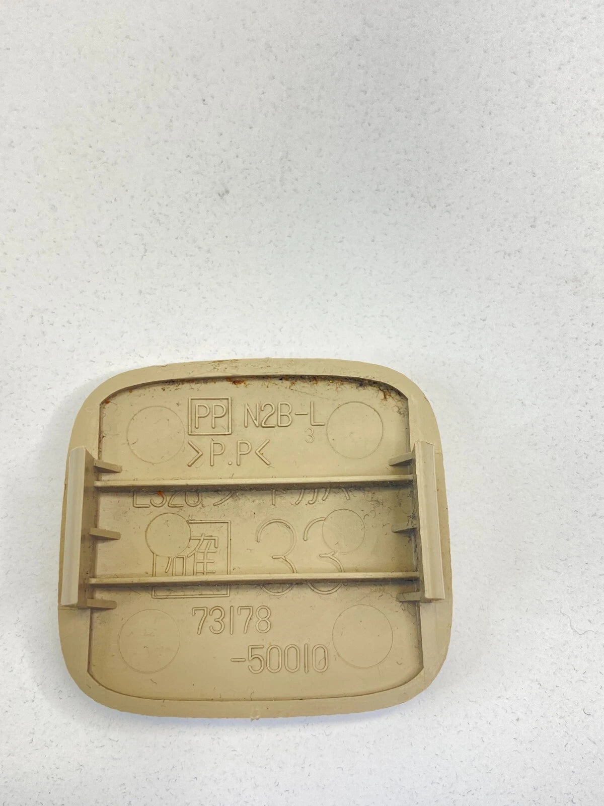 1998-2000 LEXUS LS400 FRONT LEFT RIGHT SEAT BELT RETRACTOR CAP COVER 73117850010