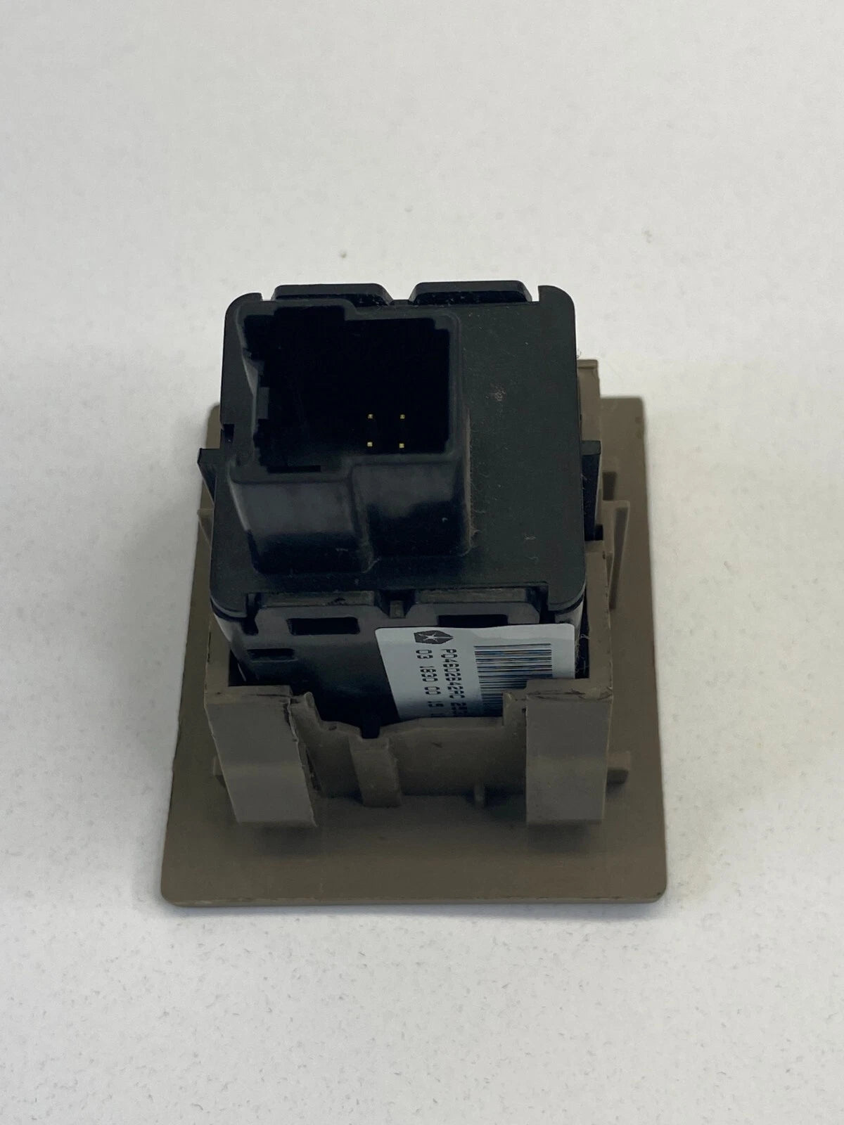 2008-2010 TOWN & COUNTRY POWER INVERTER SWITCH BUTTON W/ BEZEL TRIM P04602642AC