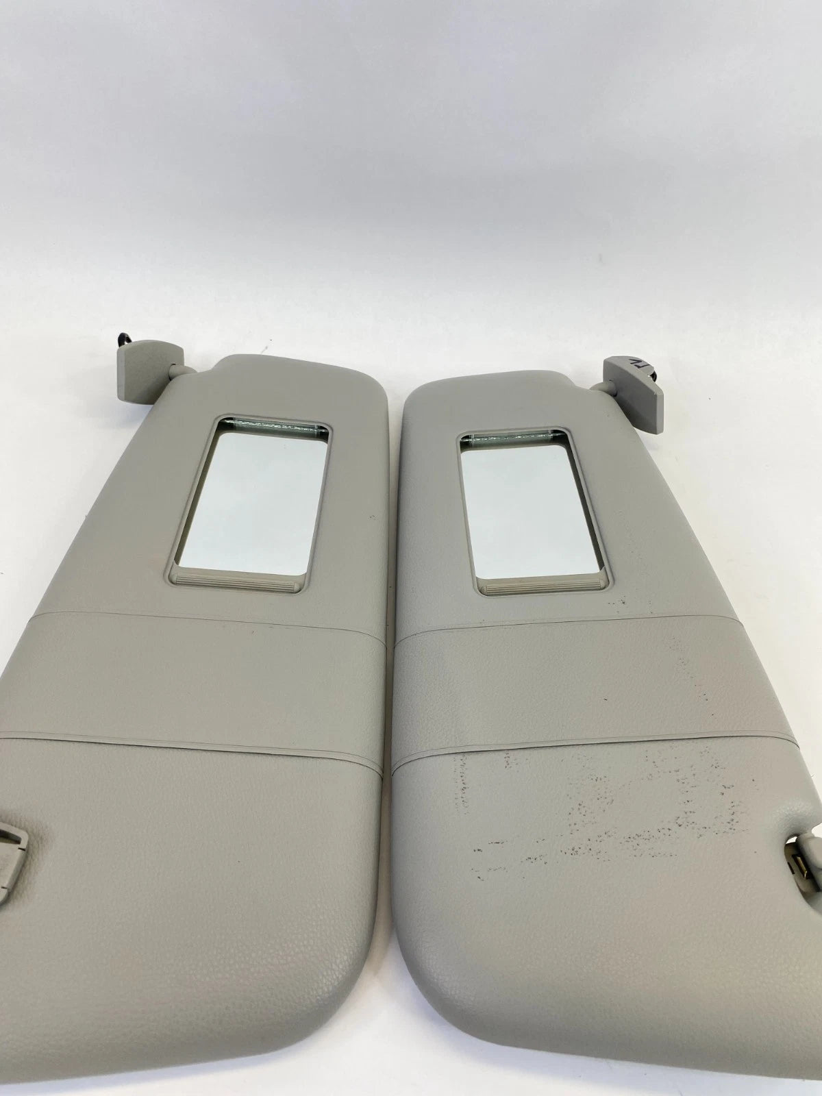 2008 BMW 535XI SUNVISOR SUN VISOR SHADE LEFT & RIGHT PAIR SET W / MIRROR OEM