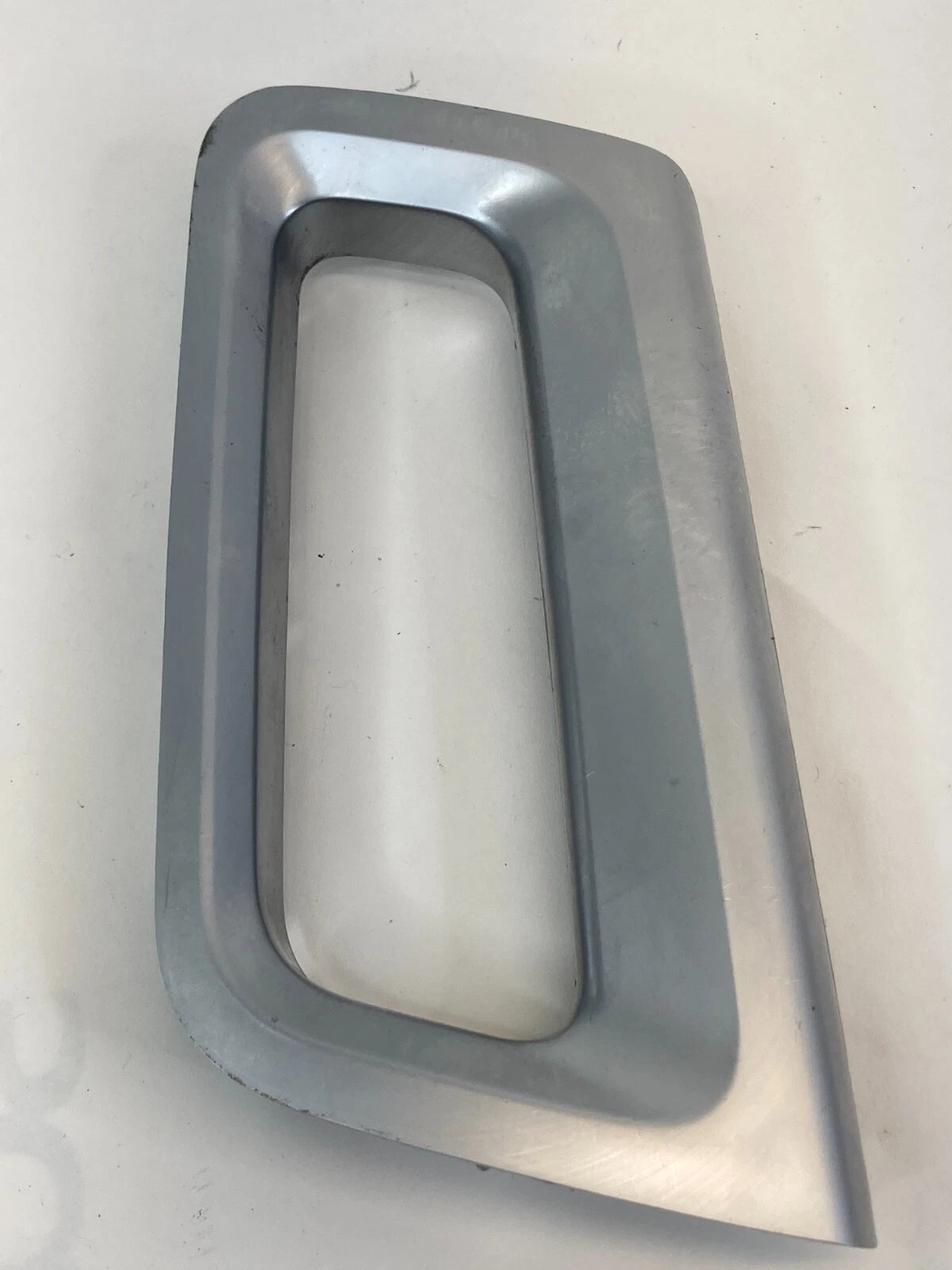 08 09 10 SATURN VUE FRONT RIGHT SIDE INNER DOOR PULL HANDLE TRIM BEZEL OEM
