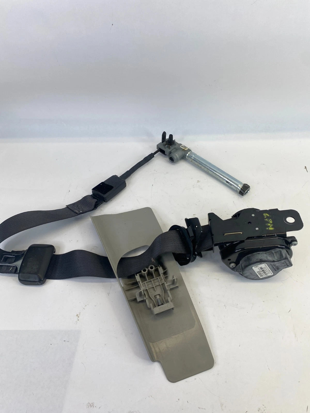 2010 2011 2012 CHEVROLET TRAVERSE FRONT RIGHT PASSENGER SEAT BELT RETRACTOR OEM