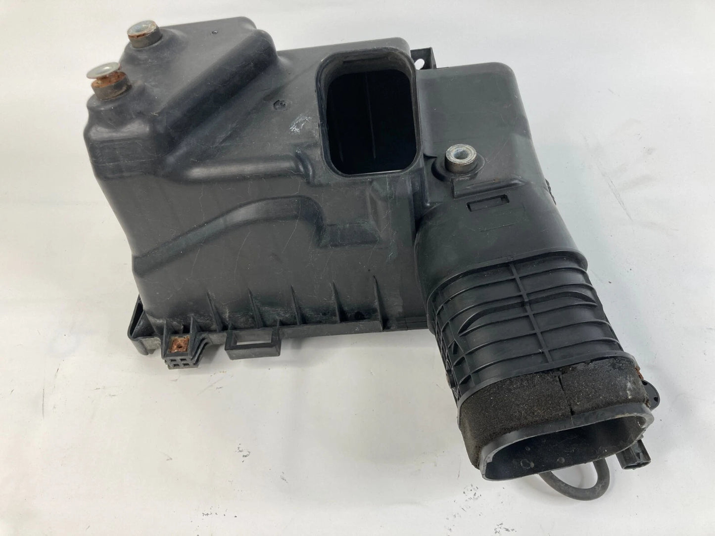 2005 2006 TOYOTA SIENNA 3.3L AIR INTAKE CLEANER BOX HOUSING LOWER COVER OEM