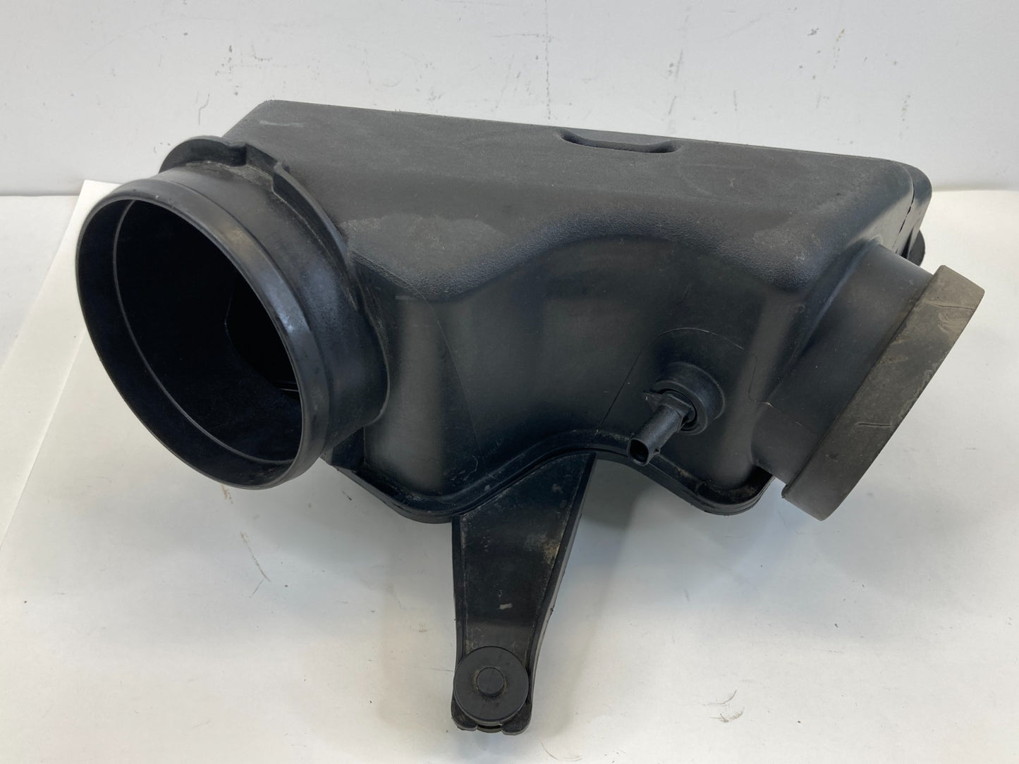 12 13 14 15 16 Chrysler Town & Country Air Intake Cleaner Resonator 4861731AC