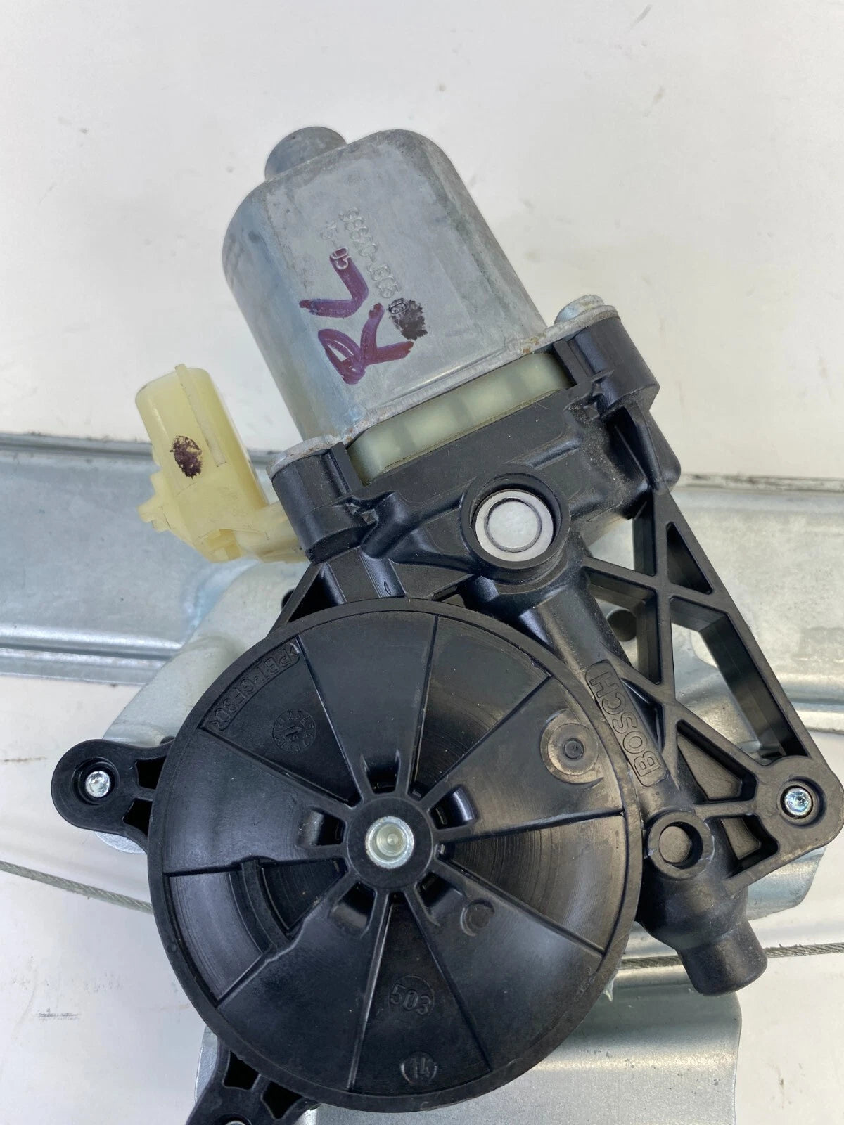 13-20 CHEVROLET SONIC REAR LEFT DOOR POWER WINDOW REGULATOR W/ MOTOR 98820-J305