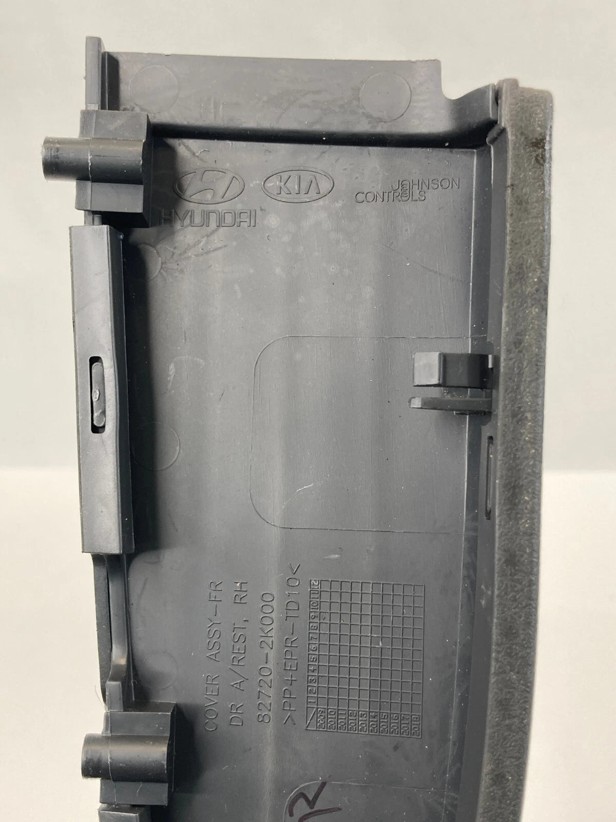 2010-2013 KIA SOUL FRONT RIGHT SIDE DOOR PANEL ARMREST ARM REST 82720-2K000 OEM