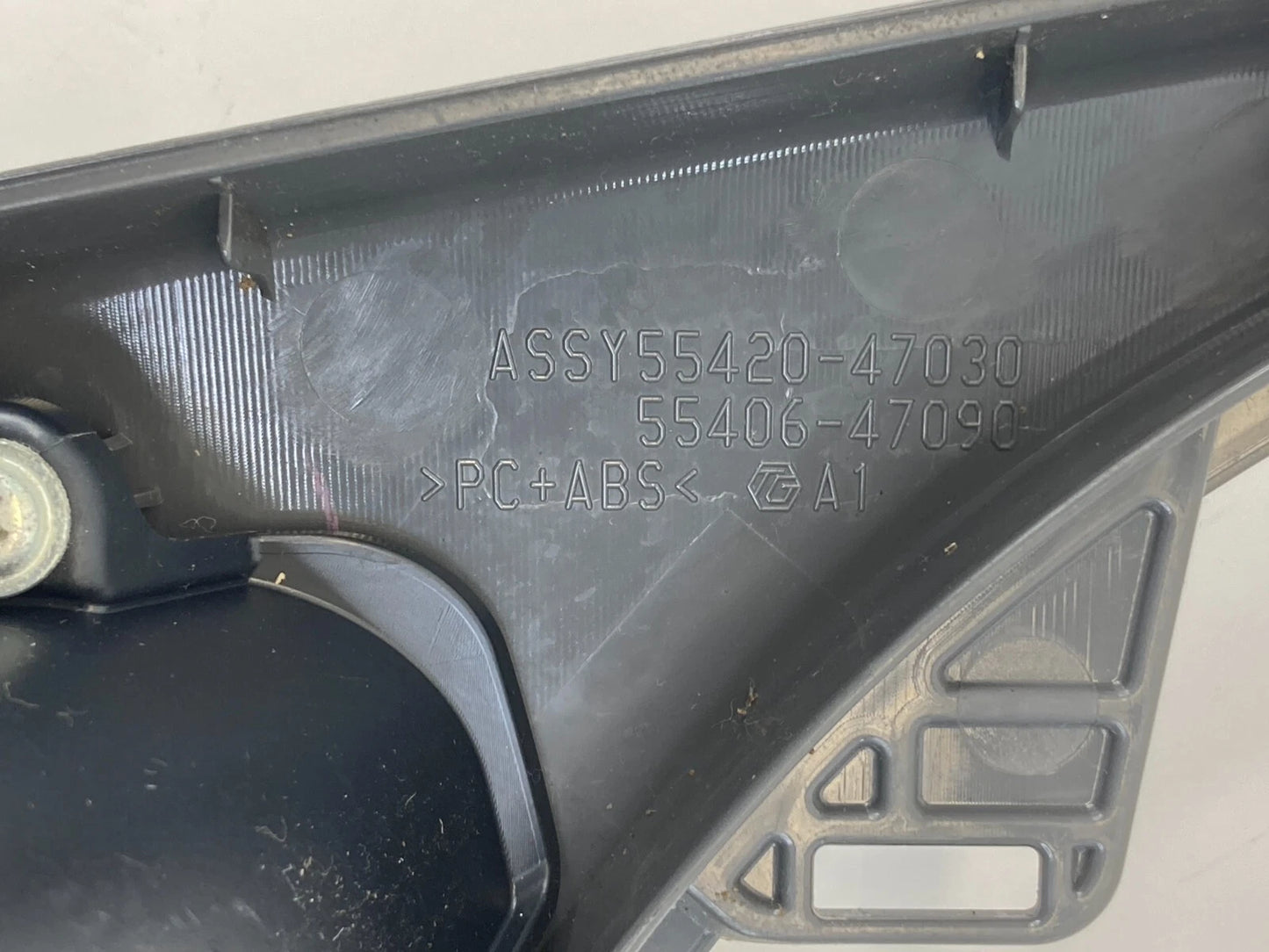 2010-2015 TOYOTA PRIUS CENTER CONSOLE CUP HOLDER W/ TRIM PANEL 55620-47030 OEM