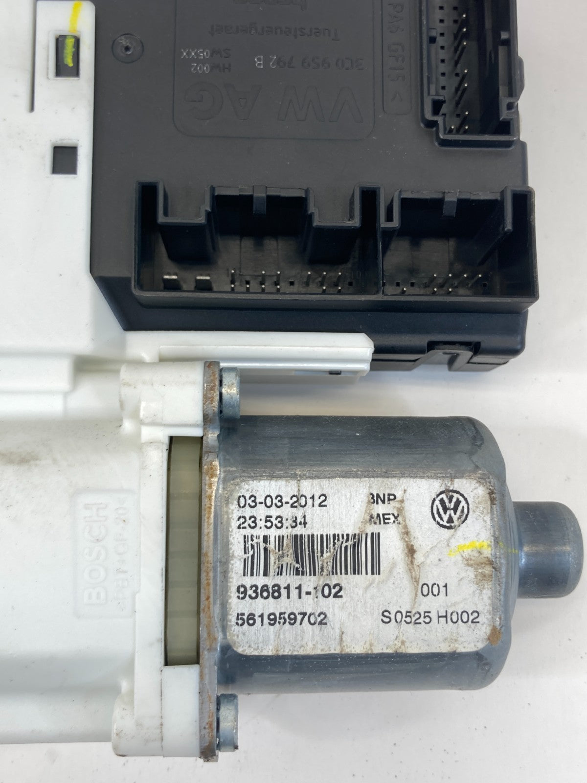 2012-2019 Volkswagen Passat Front Right Side Power Window Motor 561959702 OEM