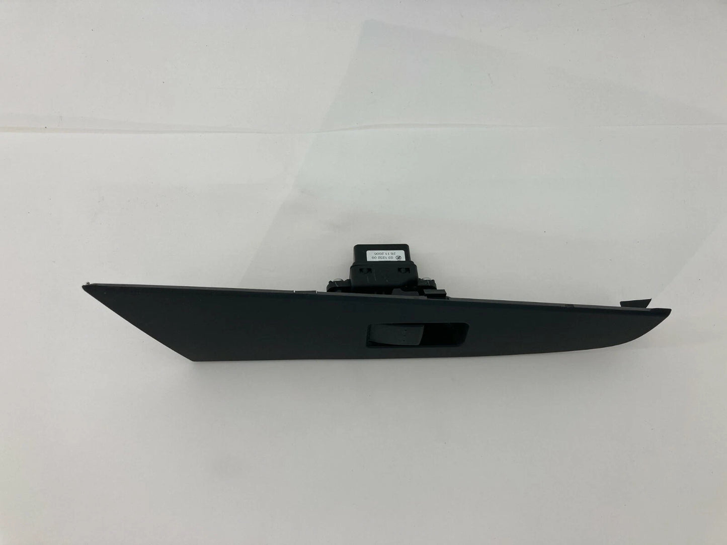 2004-2009 MAZDA 3 REAR LEFT SIDE DOOR POWER WINDOW CONTROL SWITCH B32H-66-370