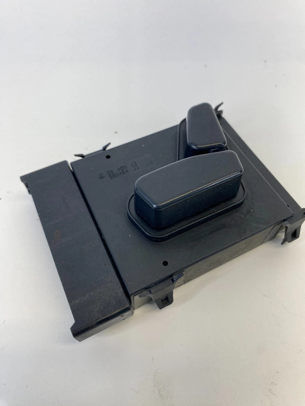 2005-2023 CHRYSLER 300 FRONT LEFT SIDE POWER SEAT ADJUSTER SWITCH 56049433AE OEM