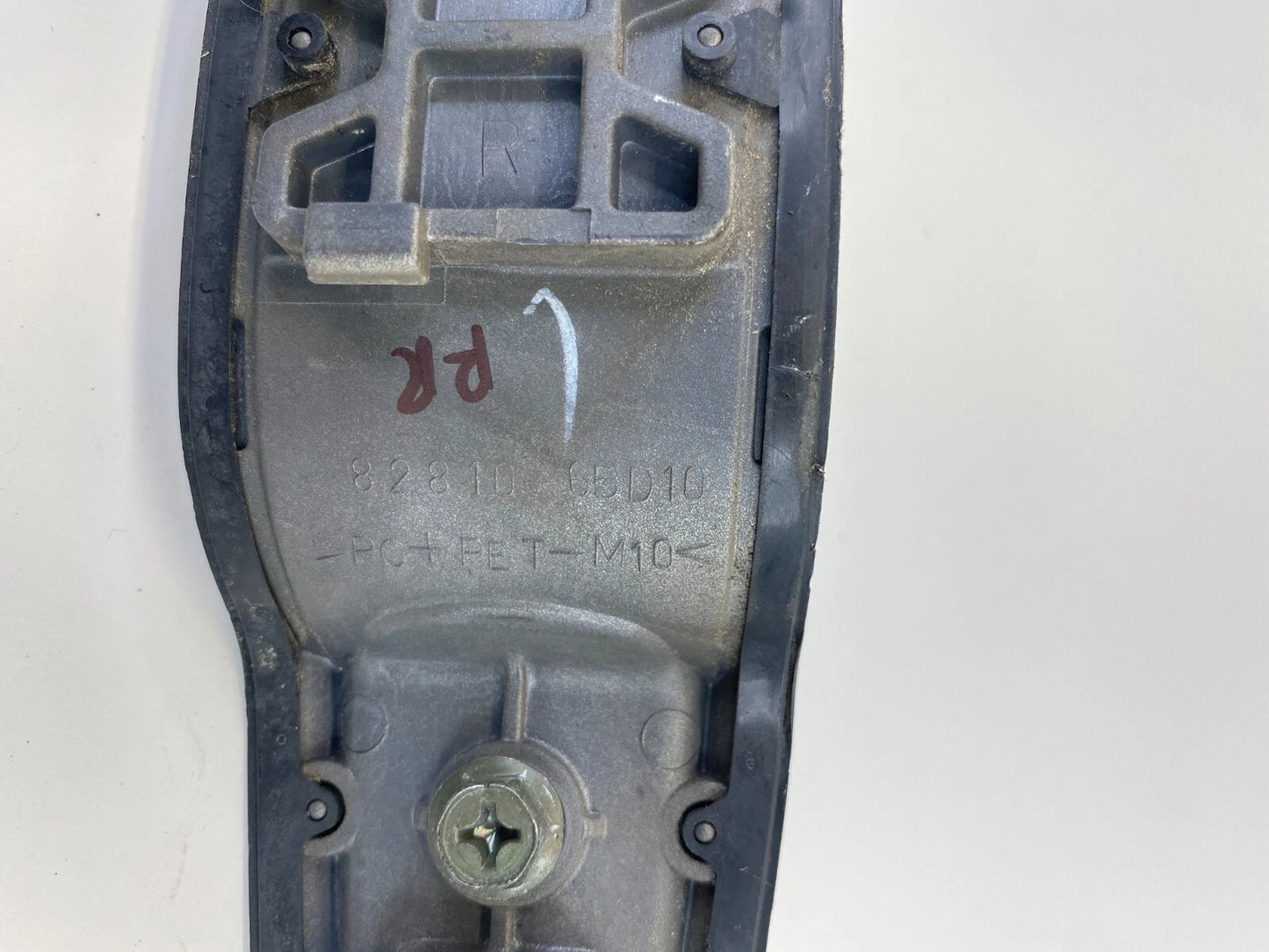 2003-2006 SUZUKI XL-7 REAR RIGHT SIDE EXTERIOR DOOR HANDLE 82810-65D10 OEM